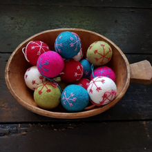 Load image into Gallery viewer, Handmade Felt Christmas Tree Baubles
