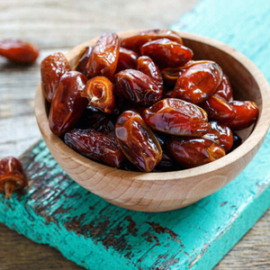 Organic pitted dates in bowl - Refill Mill